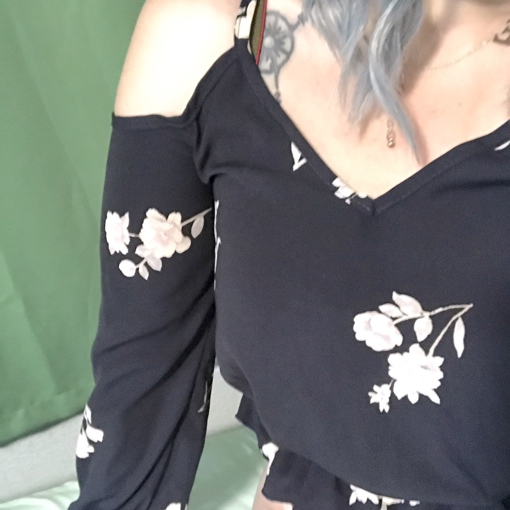 Cropped blouse.  Black with floral print . Fashionova. Silk. Like new. S.